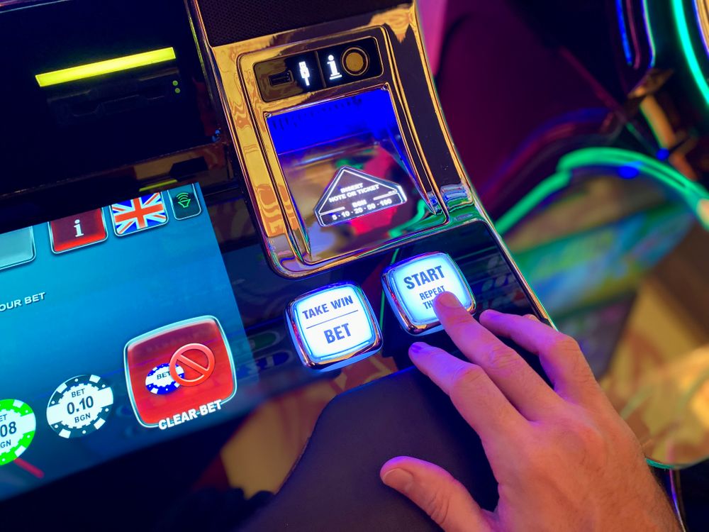 Layar mesin slot online dengan tampilan permainan modern